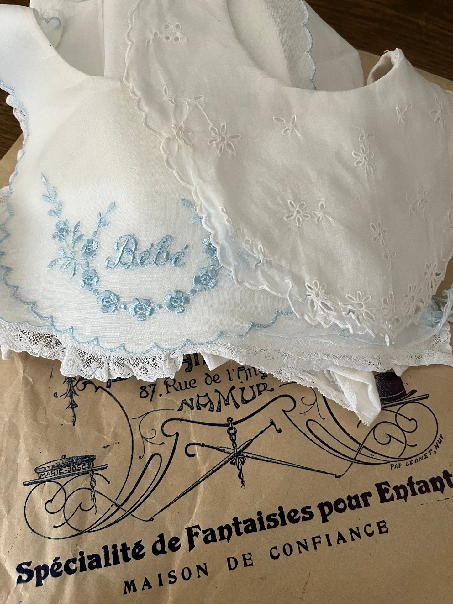 Set: Vintage Baby Leibchen und Lätzchen