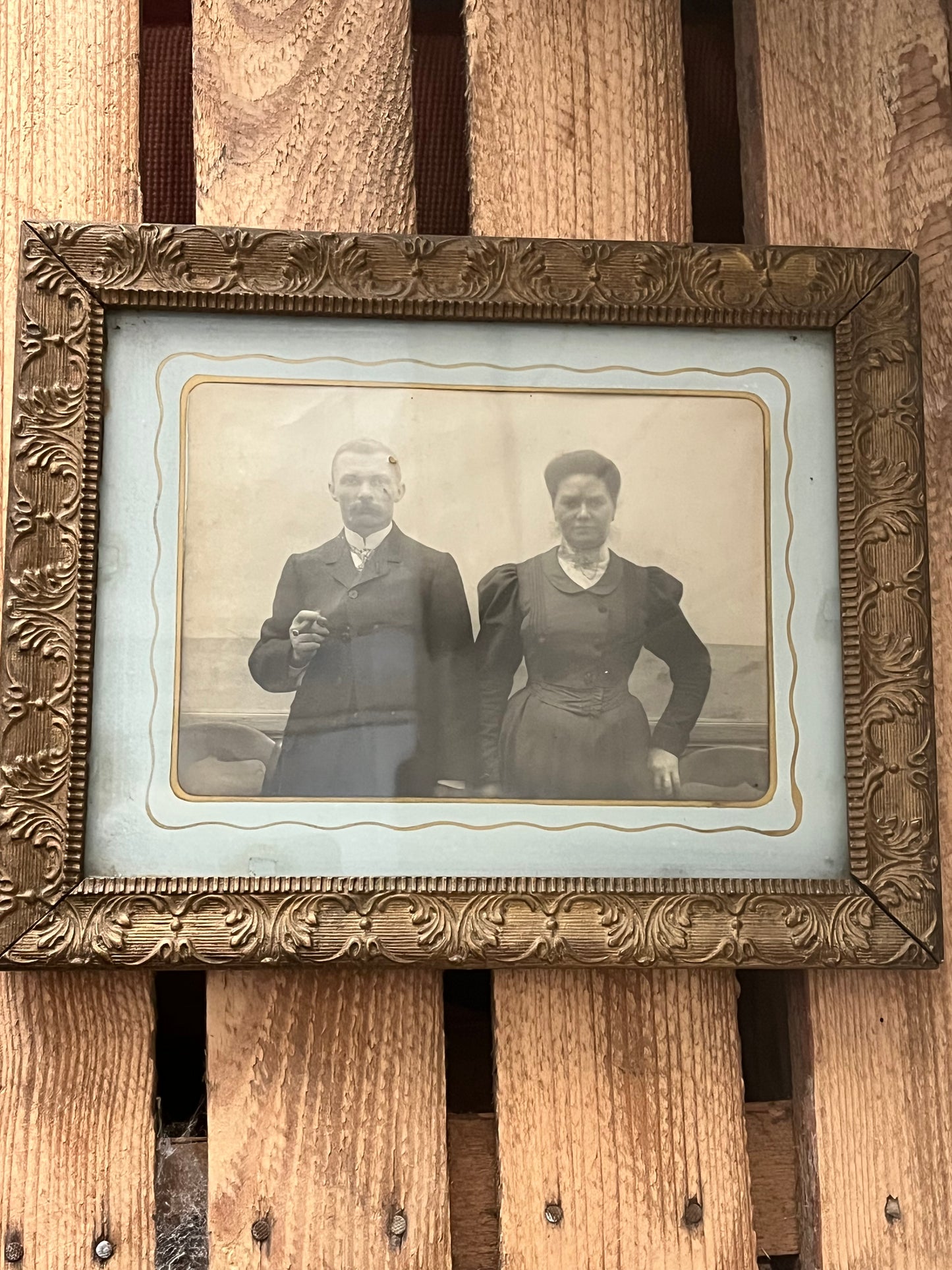 Alte Fotografie in original altem Stuckrahmen mit Glas aus Belgien