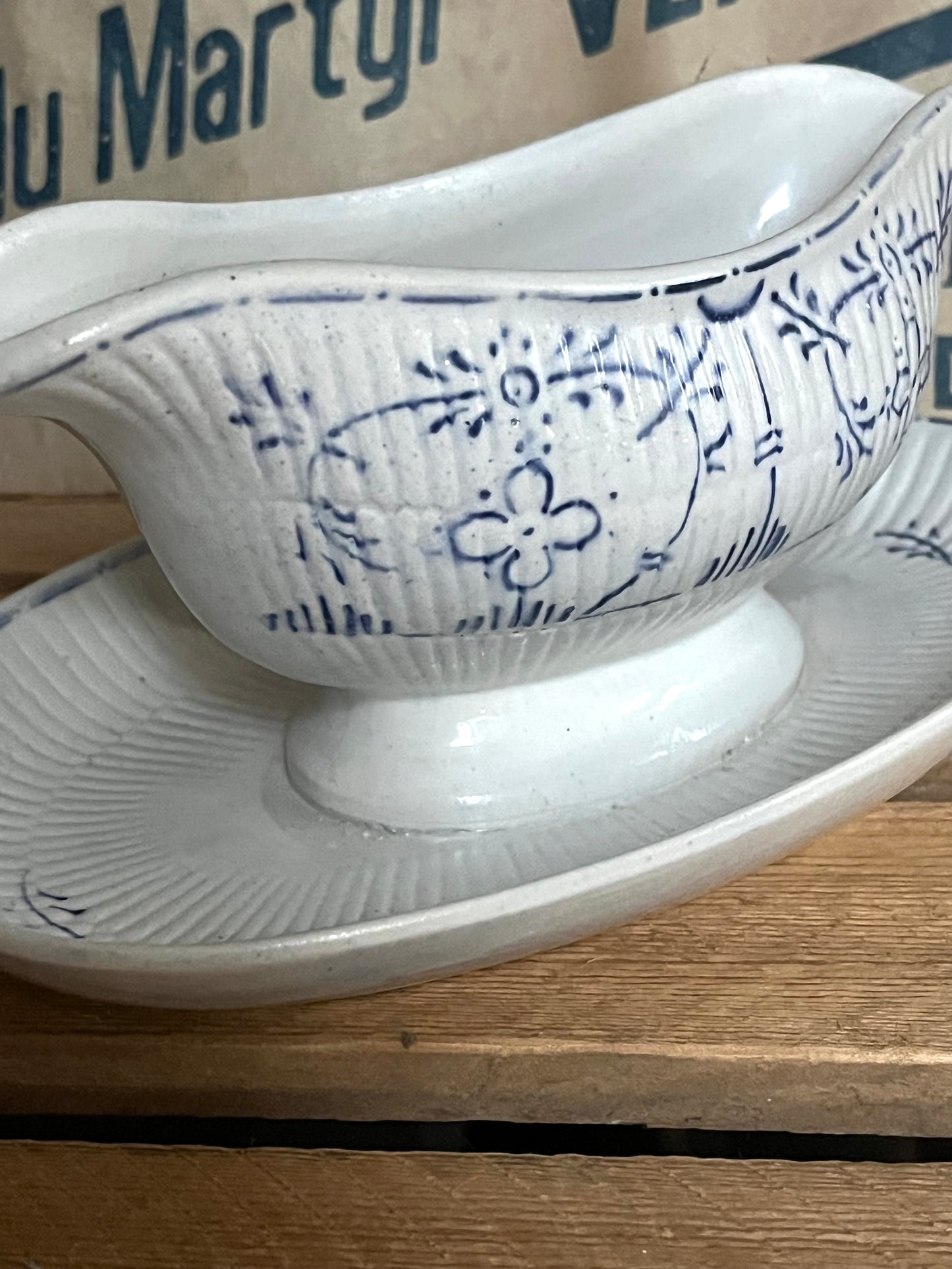 Alte, schwere Sauciere aus Belgien Blau/Weiß