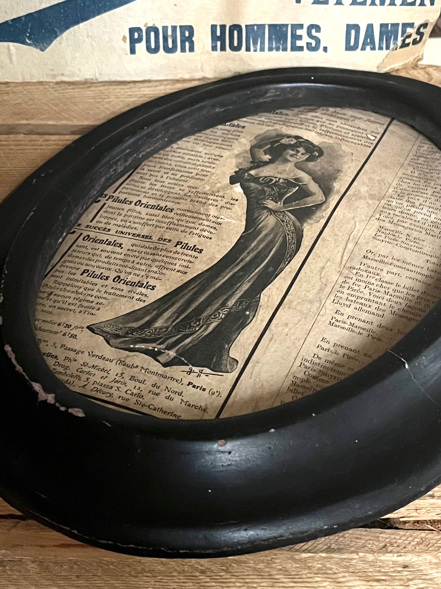 Sehr alter Holzrahmen oval mit Patina
