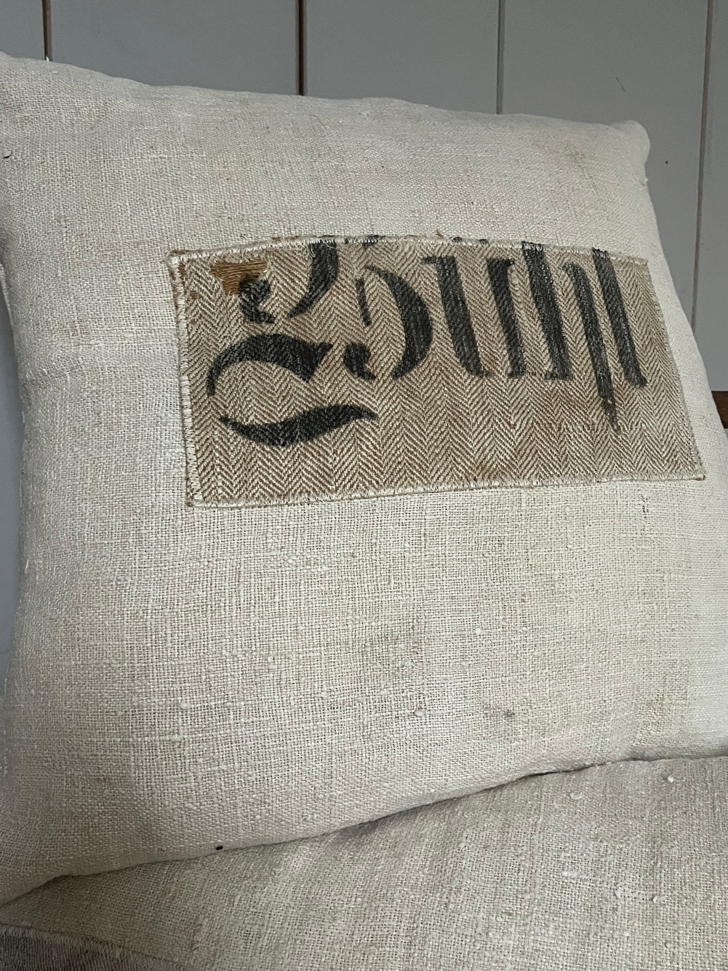 Very vintage Kissen aus antikem Leinen mit Aufschrift 40 × 40