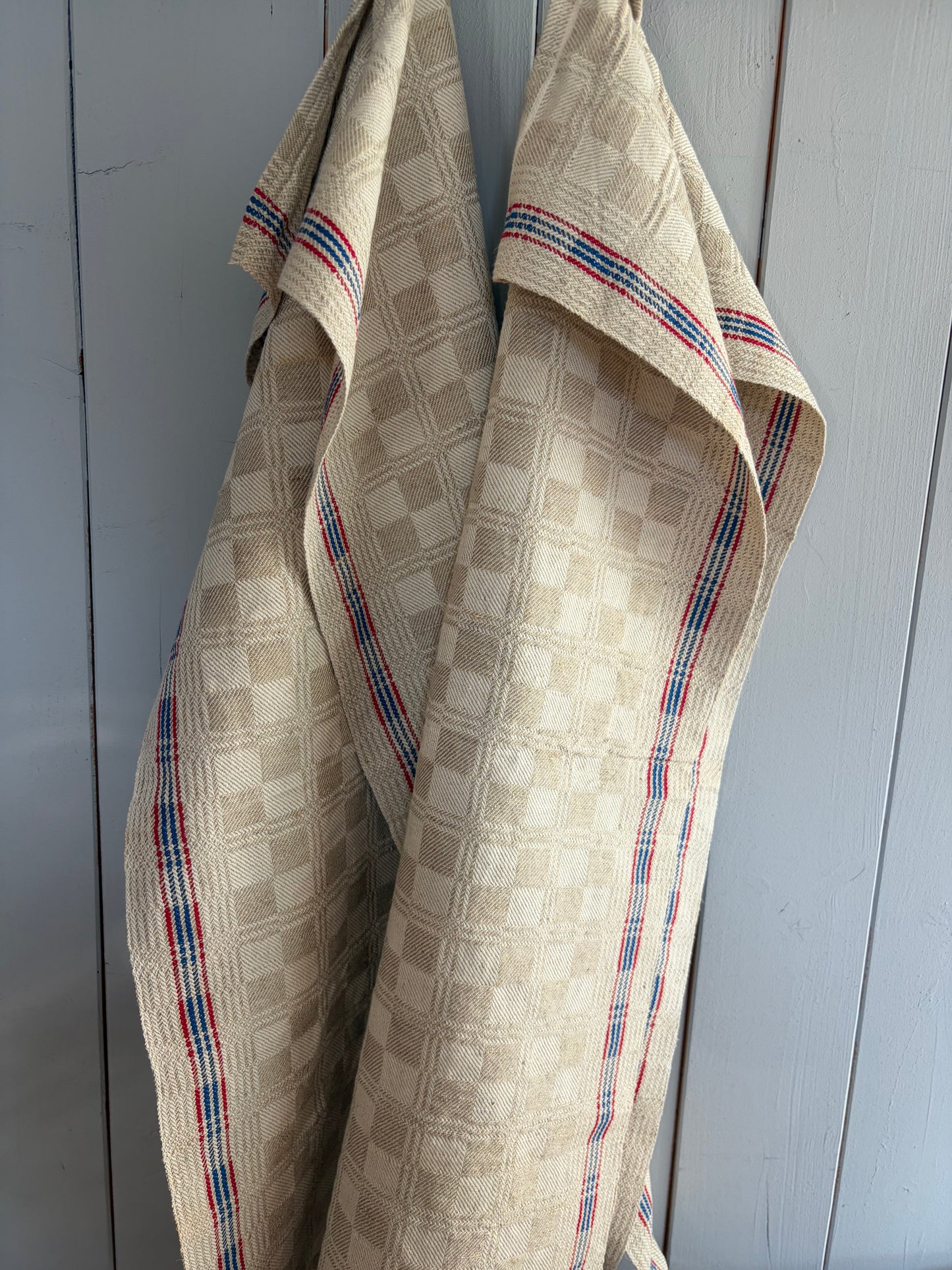 Set: 2 XL wunderschöne Leinentücher um 1930 mit Schachbrett und Streifen in Blau/Rot - die Klassiker