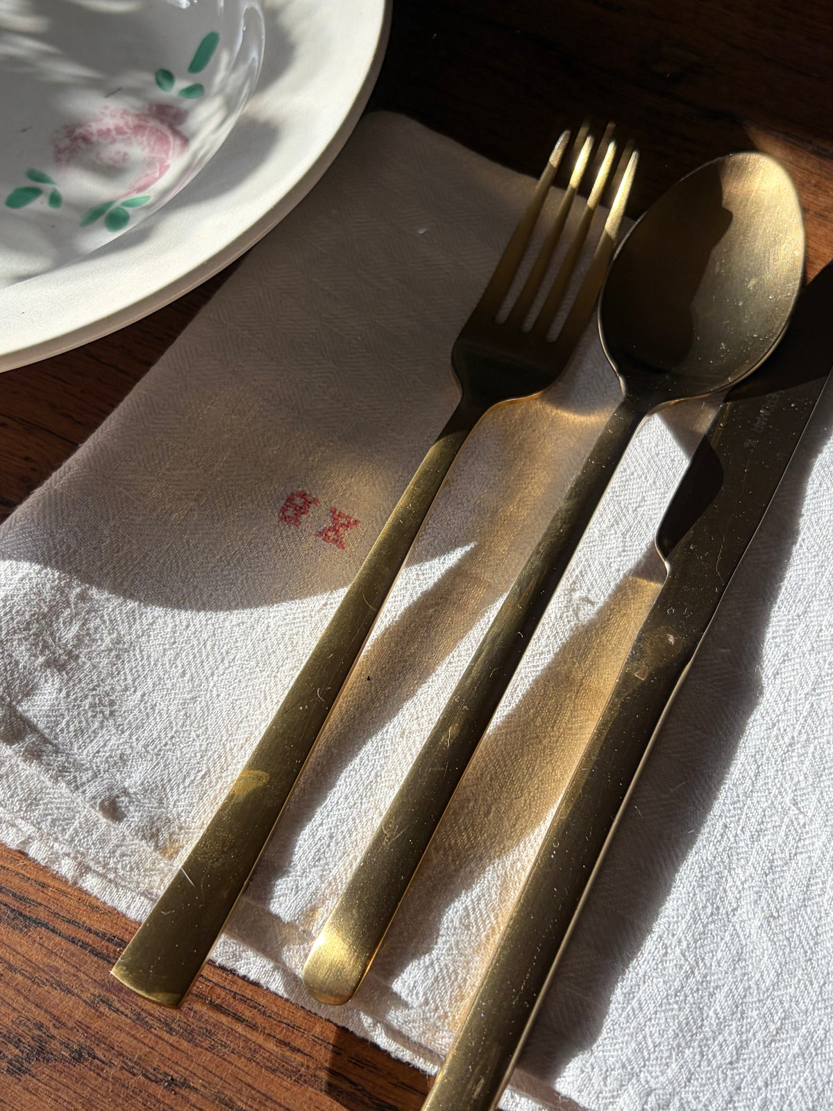 Sechs XL Servietten, Klassiker, aus Frankreich mit kleinem Monogramm