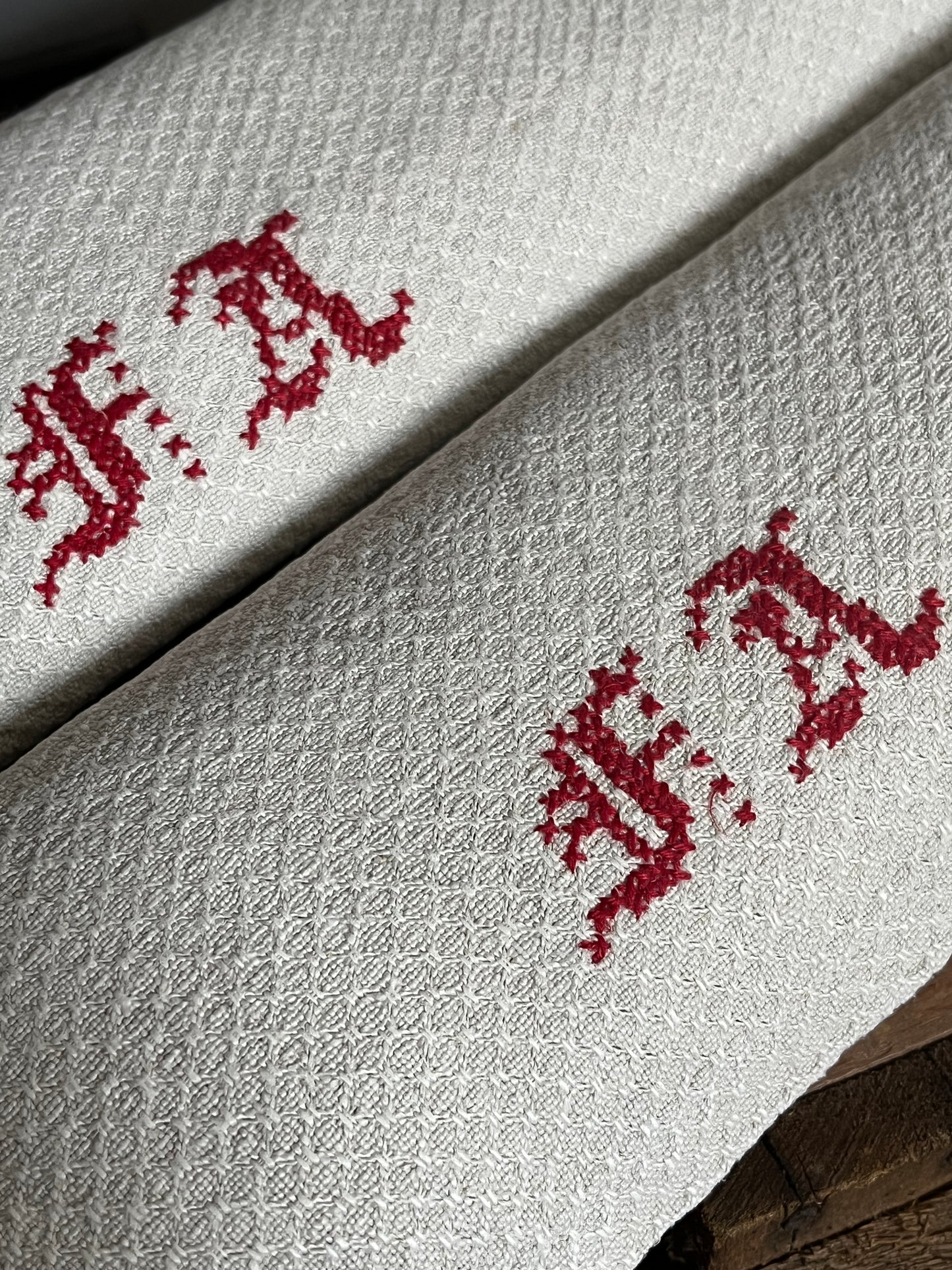 XXL Tuch: Großes Tuch aus Bauernleinen mit Struktur, und Monogramm