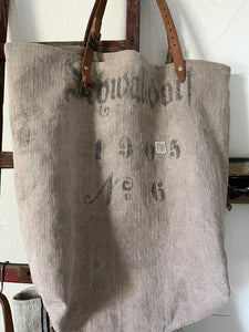 Very Vintage No. 6: Shopper aus einem sehr alten Leinensack mit Aufschrift