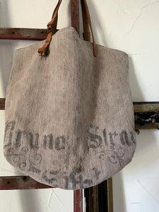 Very Vintage: Shopper aus einem sehr alten Leinensack mit Aufschrift
