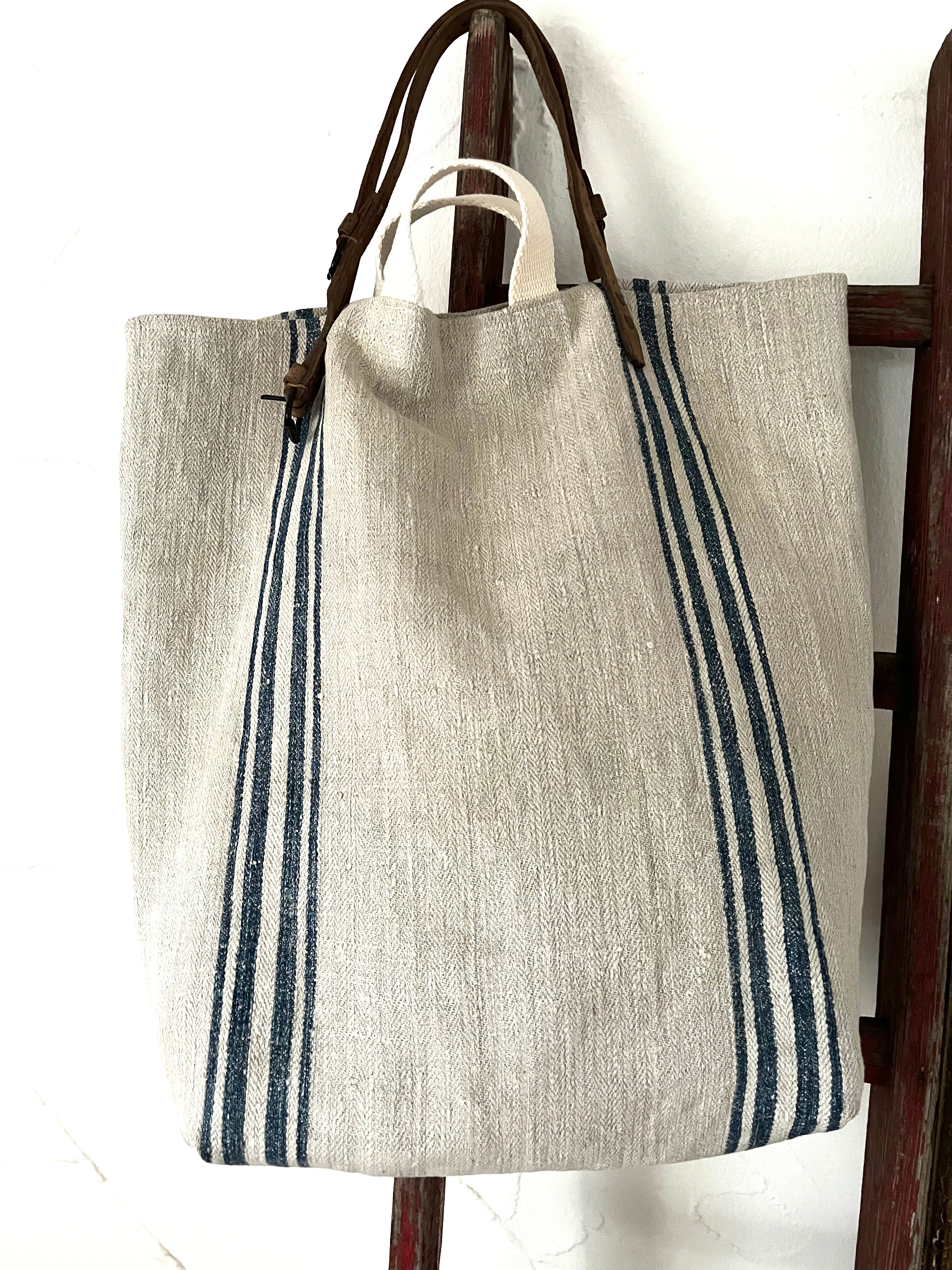Big Blue striped Bag: Shopper aus sehr altem Leinensack mit Streifen