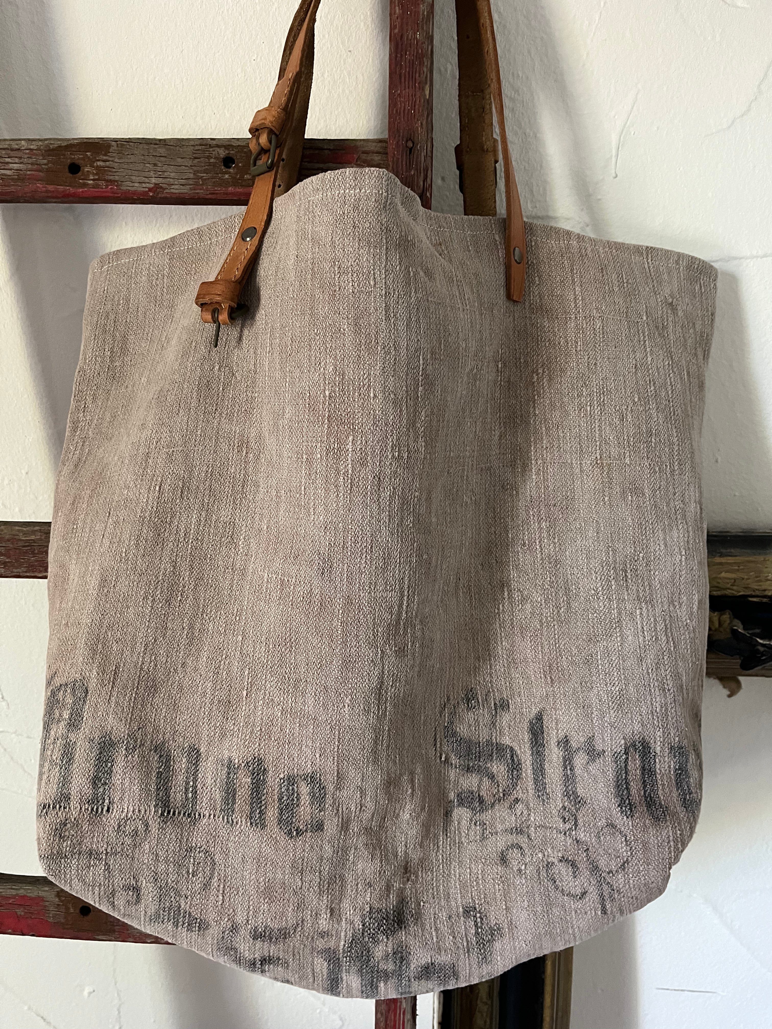 Very Vintage: Shopper aus einem sehr alten Leinensack mit Aufschrift