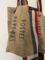Laden Sie das Bild in den Galerie-Viewer, Dutch Postbag: Shopper aus einem alten niederländischen Postsack mit Aufschrift
