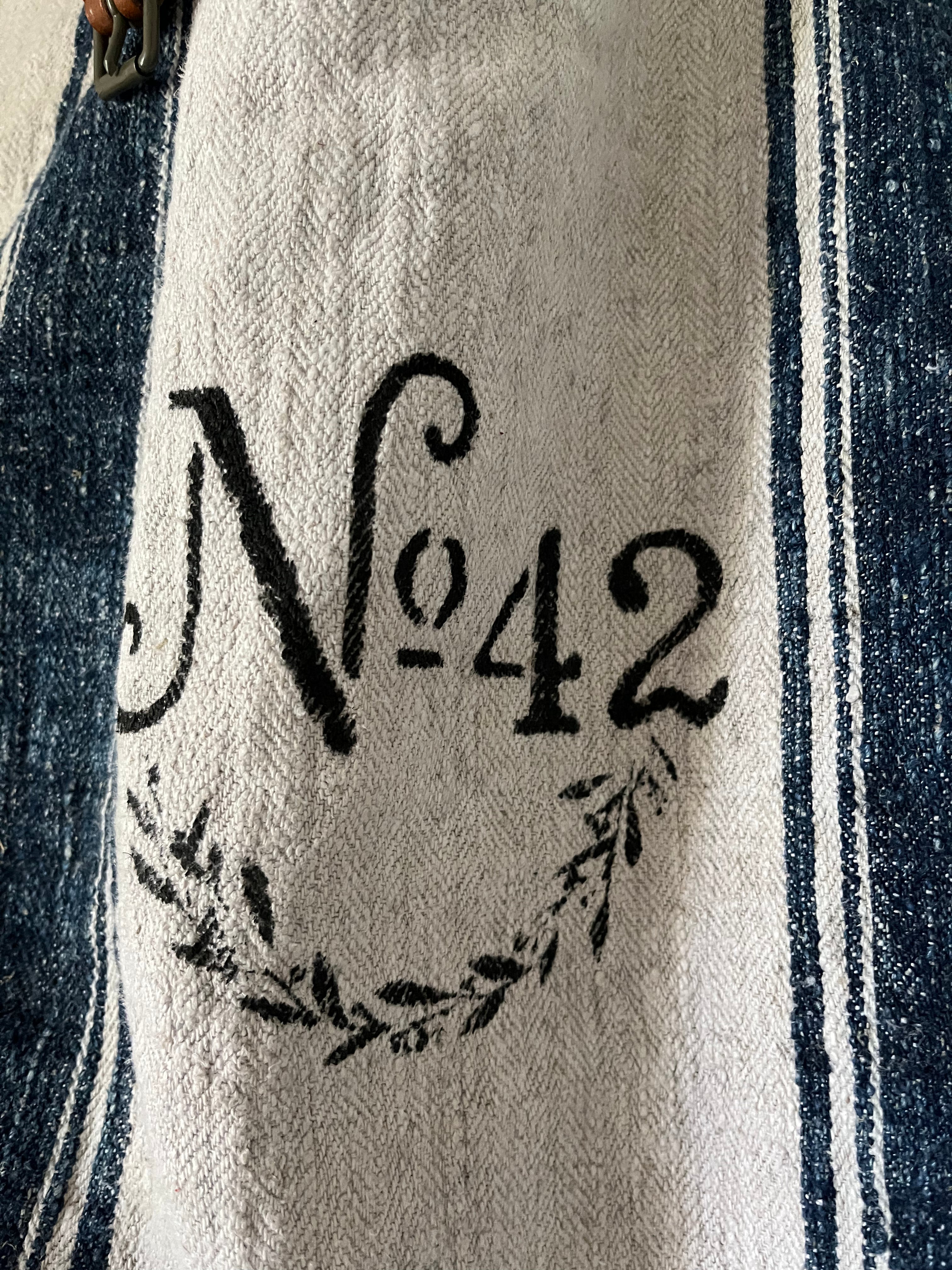 No. 42: Shopper aus einem alten Leinensack mit Aufschrift