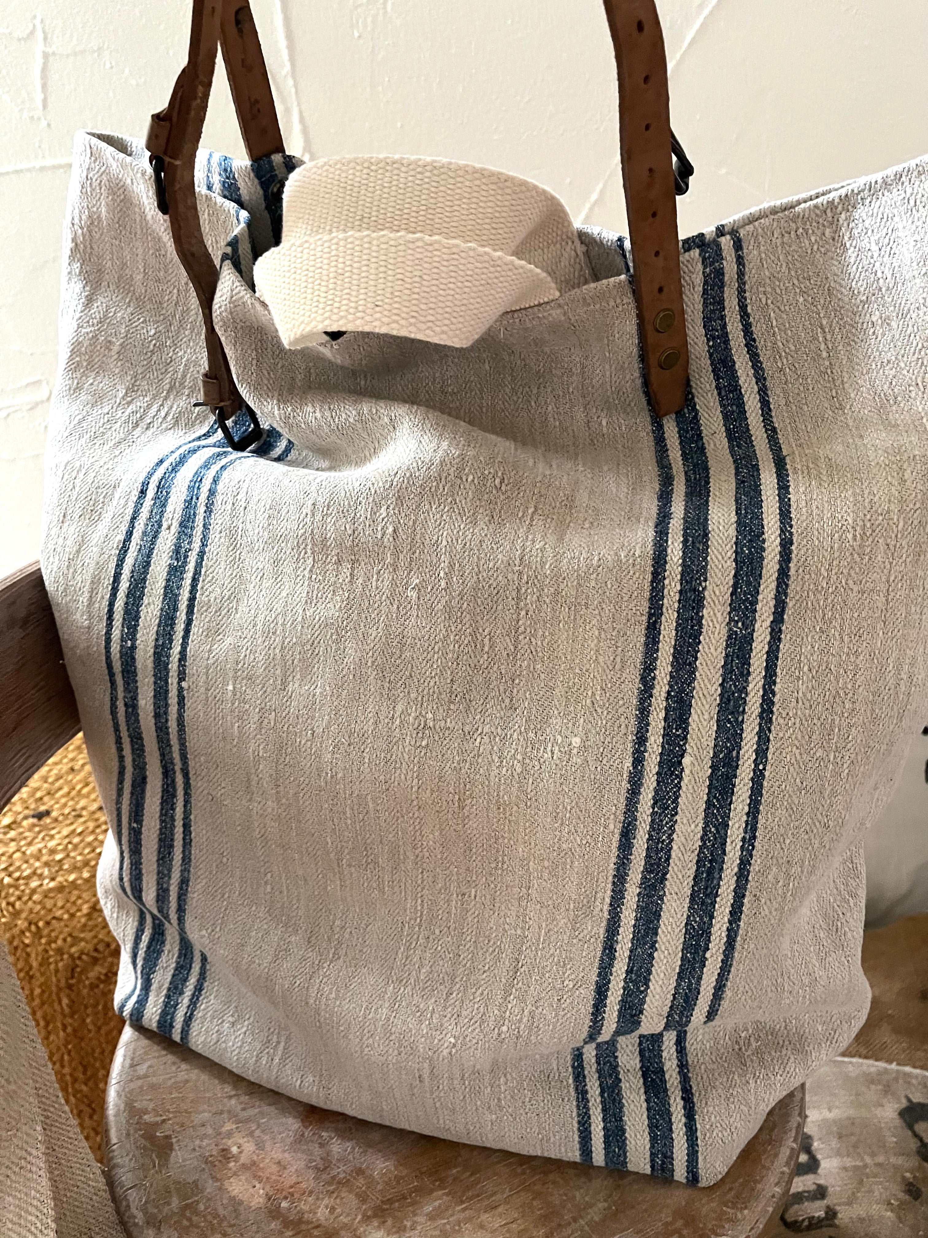 Big Blue striped Bag: Shopper aus sehr altem Leinensack mit Streifen