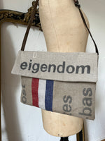 Laden Sie das Bild in den Galerie-Viewer, Die Kleine: Handtasche, small Shopper aus altem niederländischen Postsack
