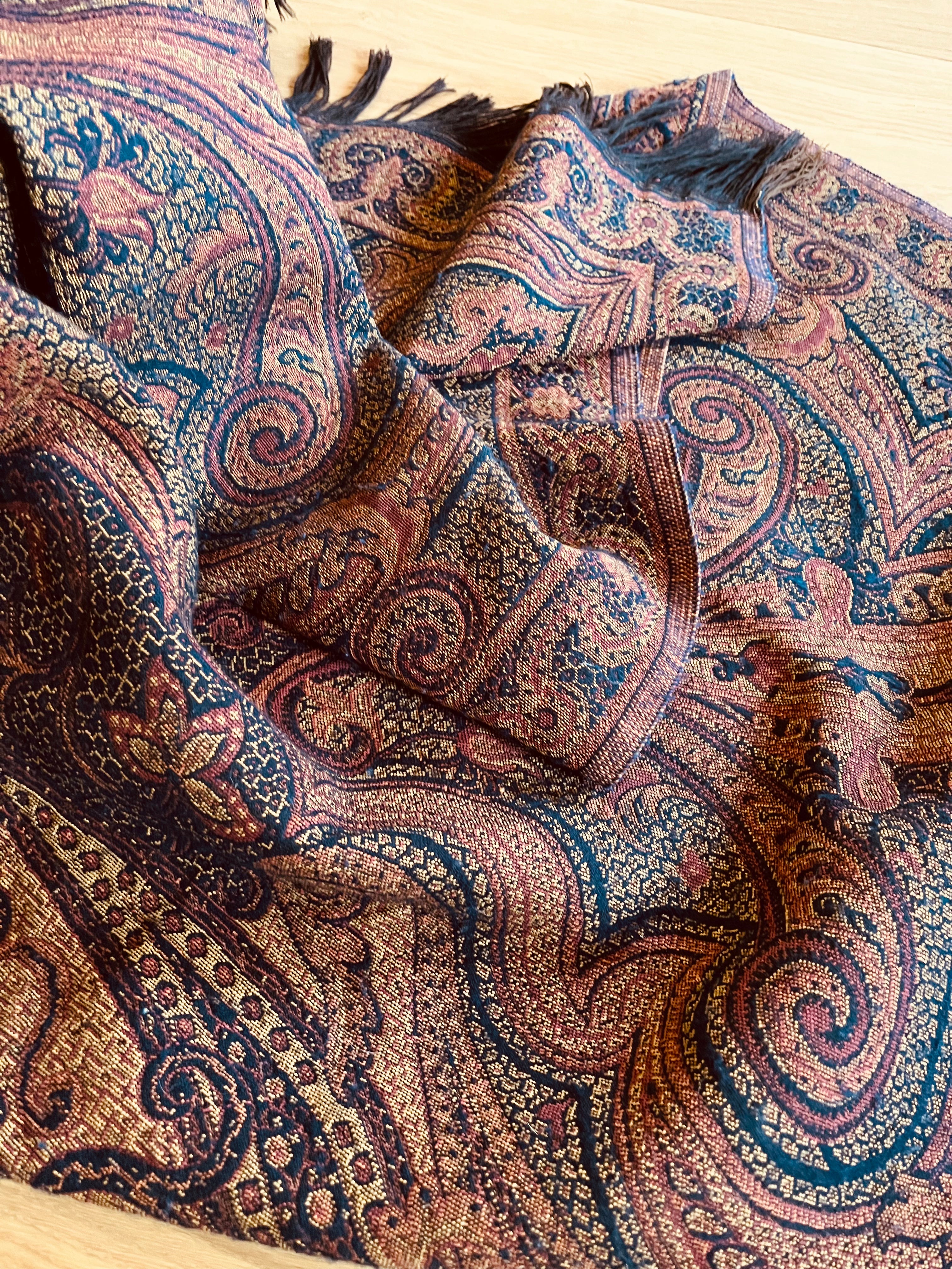 Große alte Decke aus dem Jugendstil Paisley