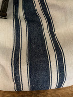 Laden Sie das Bild in den Galerie-Viewer, Striped: Shopper aus sehr altem Leinensack mit breiten blauen Streifen
