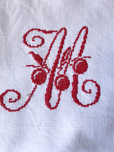 Rot auf Weiß: Französisches Laken mit großem Monogramm handgestickt