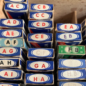 1 Schachtel mit 48 alten Monogrammen Wäschezeichen - Buchstabenreihe C