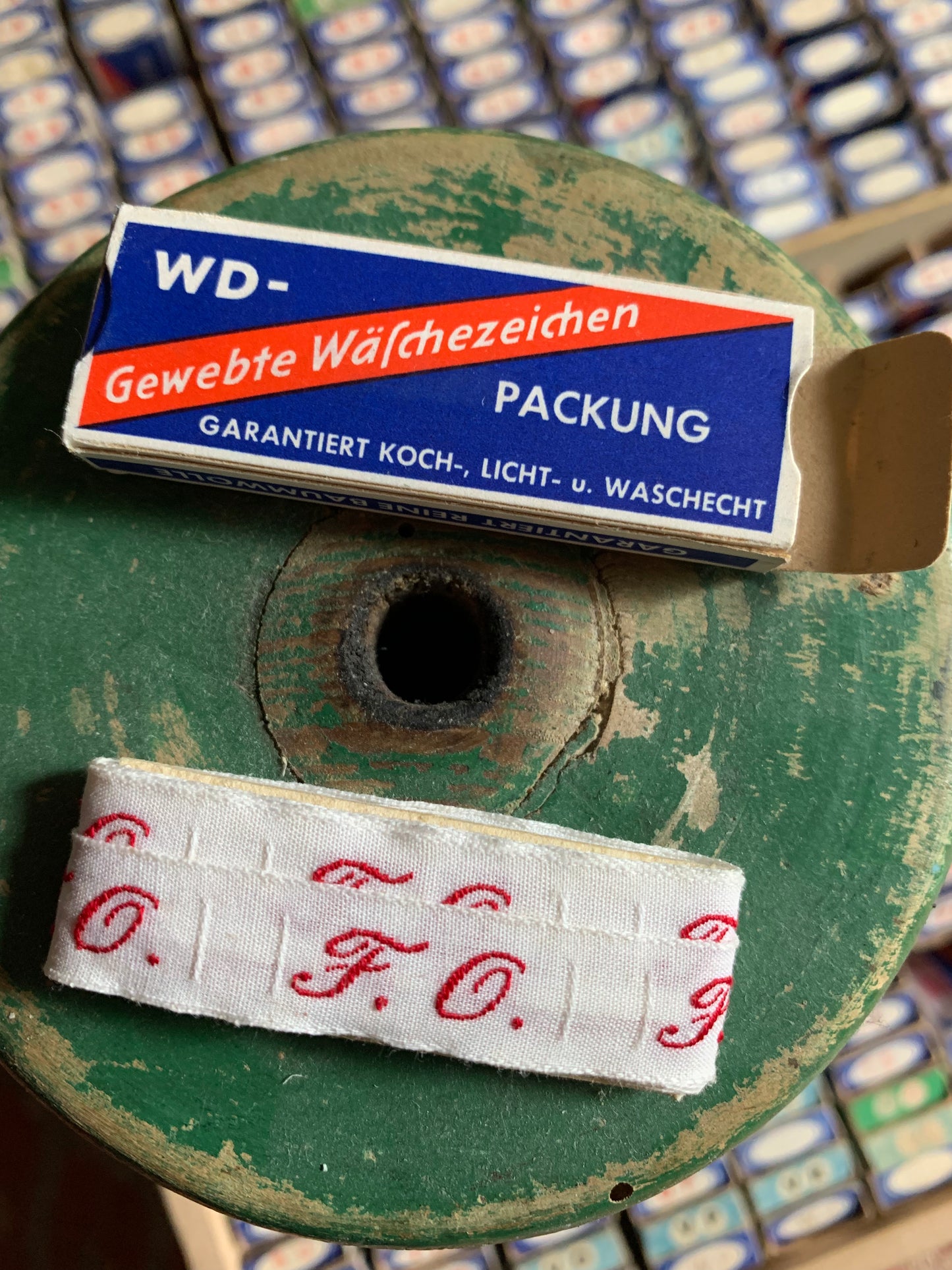 1 Schachtel mit 48 alten Monogrammen Wäschezeichen - Buchstabenreihe F