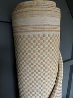 Charger l&#39;image dans la galerie, Klassiker: 1,5 Meter Leinenstoff mit elegantem Schachbrettmuster in Beigetönen für Handtücher oder Tischwäsche
