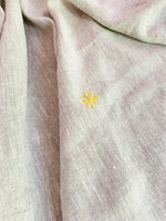 Charger l&#39;image dans la galerie, Just a Throw…Überwurf, Decke, Plaid aus dickem Leinen mit gelber Blüte
