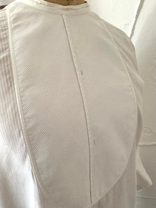 Stil und Qualität: Altes Smokinghemd, heute gemütliche Tunika mit Weste