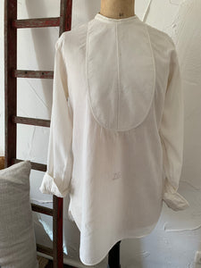 Stil und Qualität: Altes Smokinghemd, heute gemütliche Tunika mit Weste