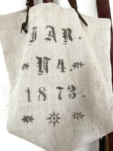 1873: Shopper aus sehr altem Leinensack mit Aufschrift und blumigem Innenleben